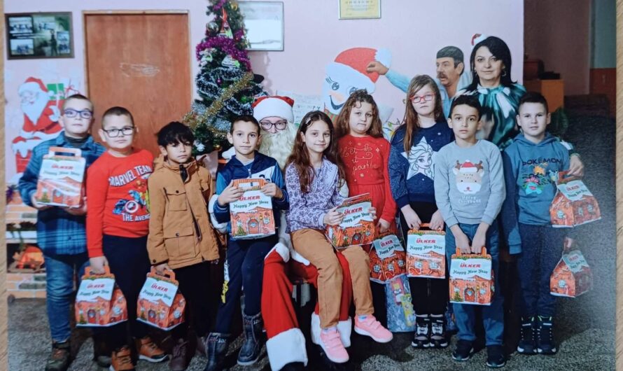 Подела новогодишњих пакетића